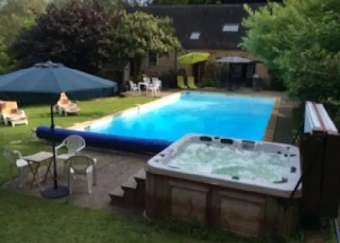 펜션 Les Bambous, Avec Piscine, Tennis Et Privatif Guerquesalles